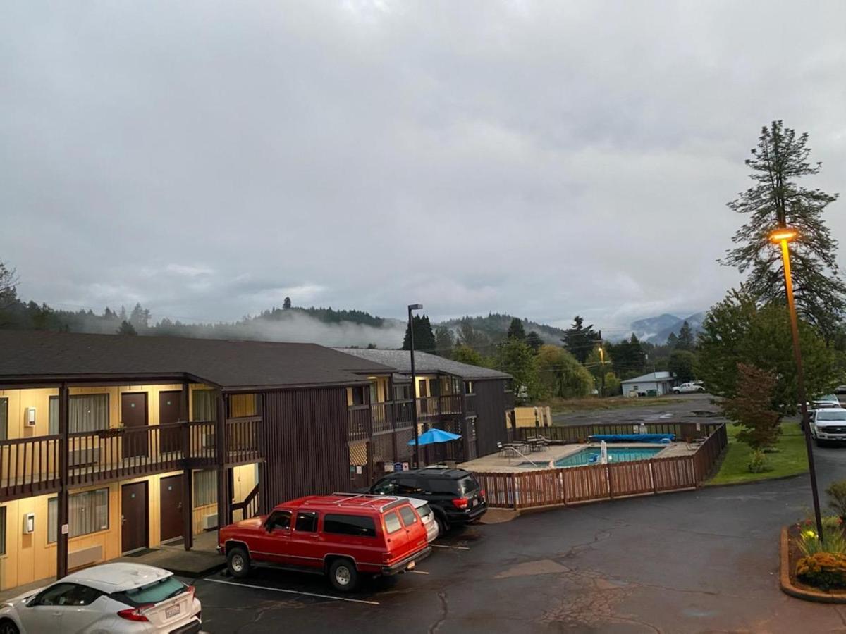 Oakridge Inn & Suites Εξωτερικό φωτογραφία