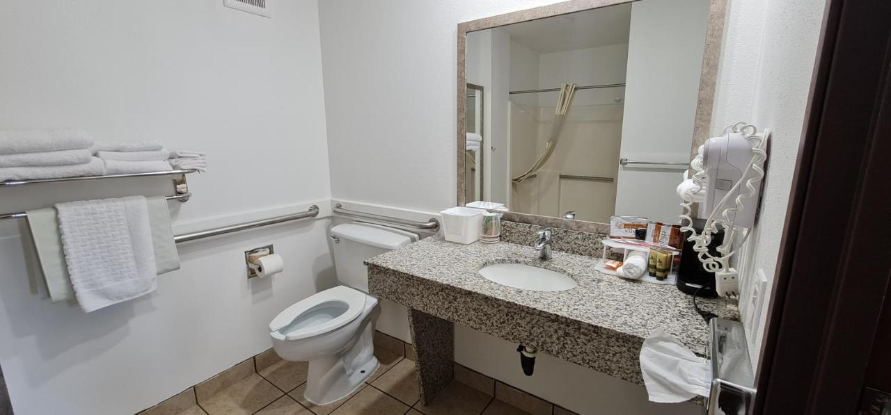 Oakridge Inn & Suites Εξωτερικό φωτογραφία