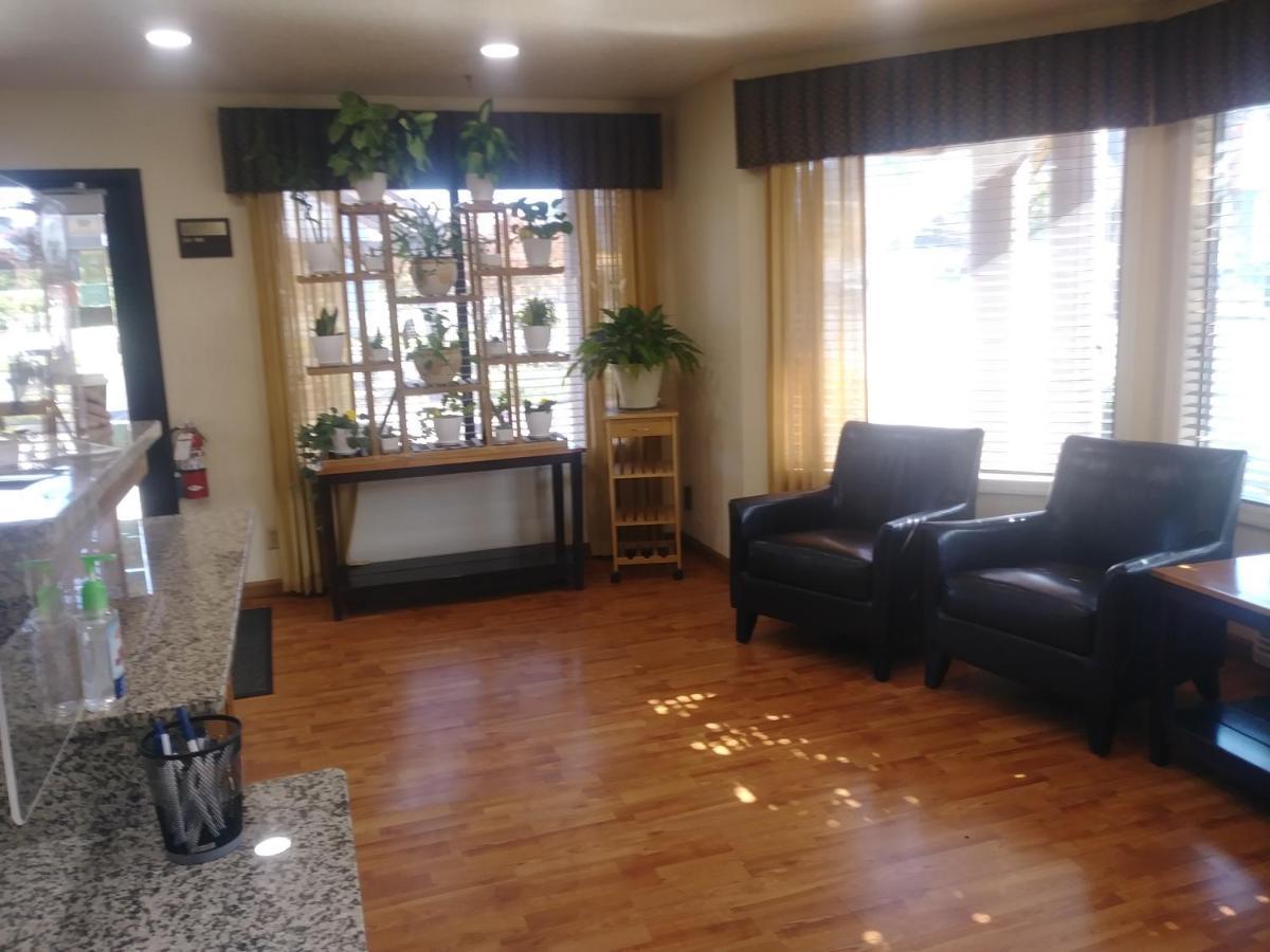 Oakridge Inn & Suites Εξωτερικό φωτογραφία