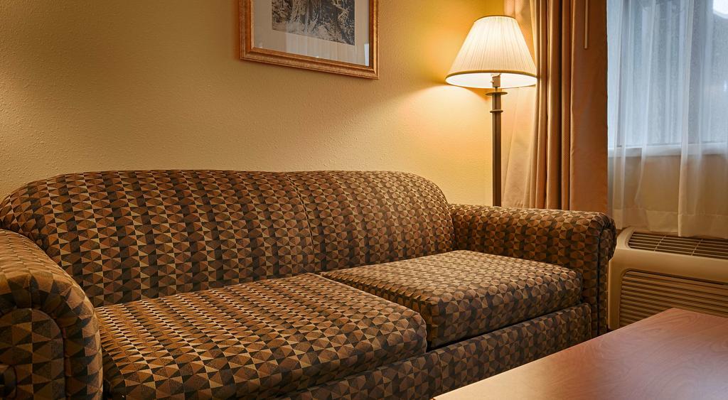 Oakridge Inn & Suites Εξωτερικό φωτογραφία