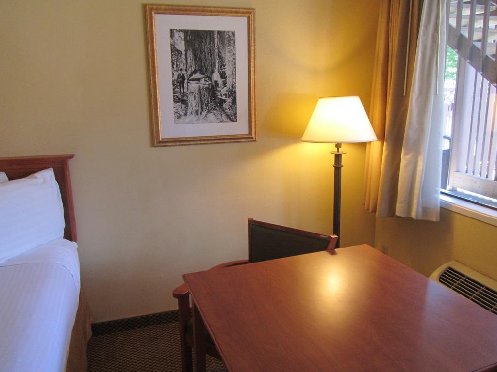 Oakridge Inn & Suites Εξωτερικό φωτογραφία