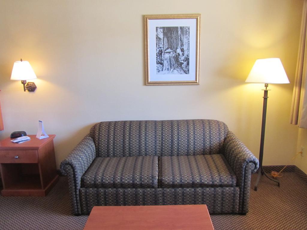 Oakridge Inn & Suites Εξωτερικό φωτογραφία
