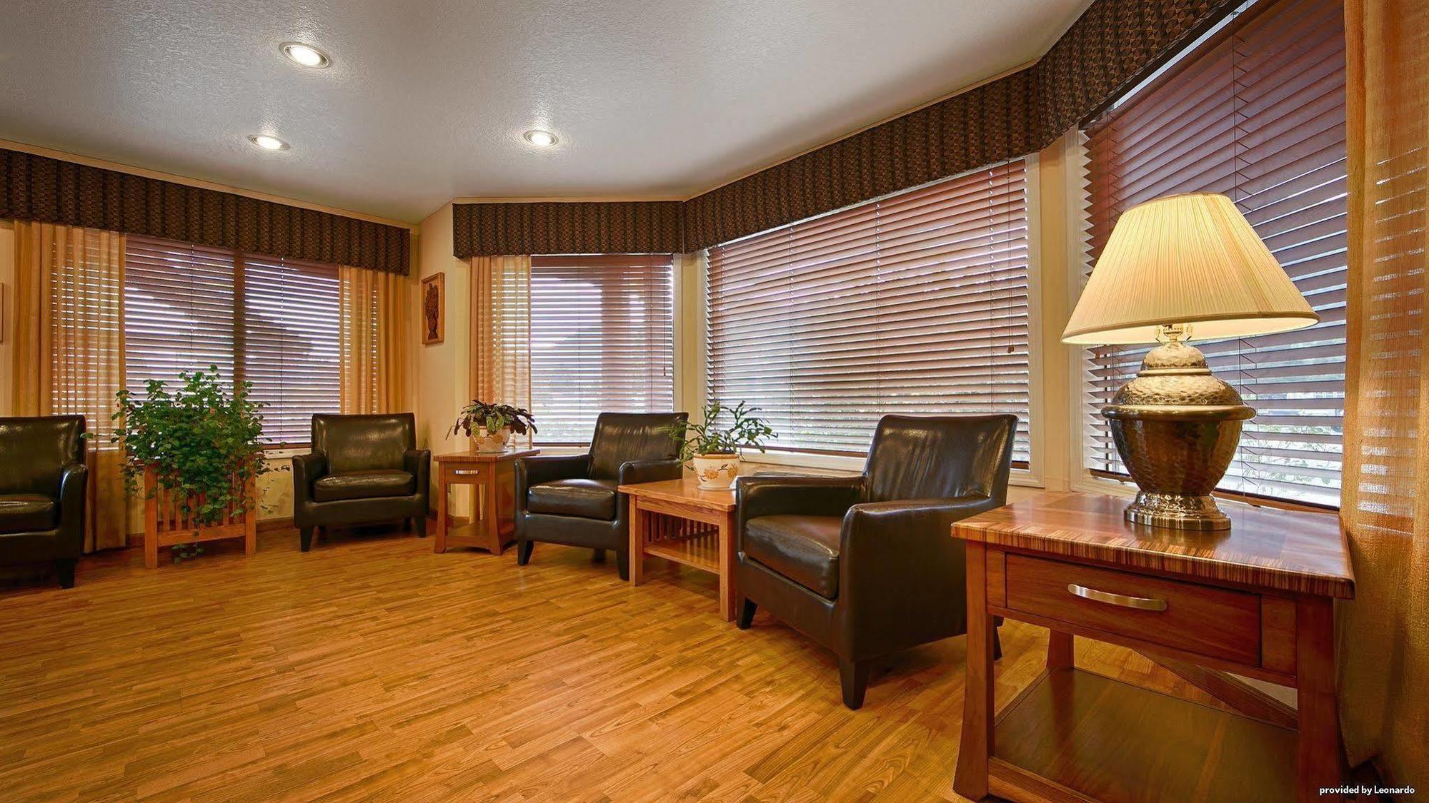 Oakridge Inn & Suites Εξωτερικό φωτογραφία