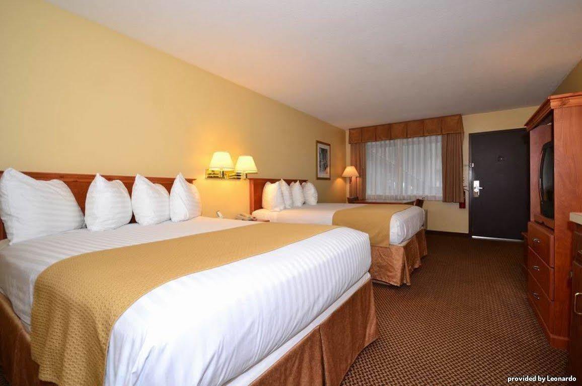 Oakridge Inn & Suites Εξωτερικό φωτογραφία