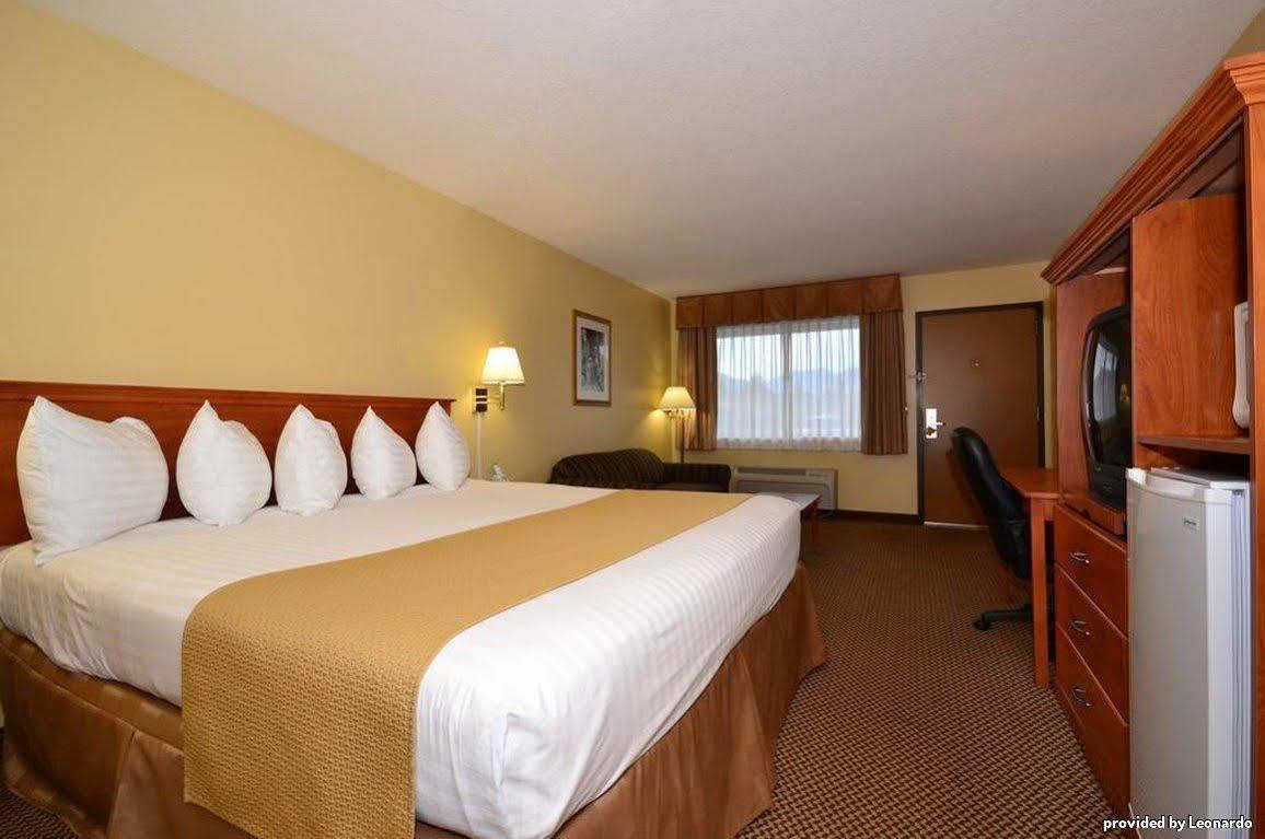Oakridge Inn & Suites Δωμάτιο φωτογραφία