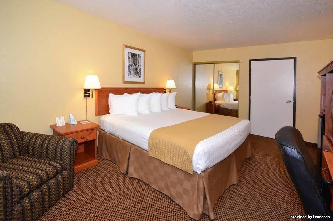 Oakridge Inn & Suites Δωμάτιο φωτογραφία
