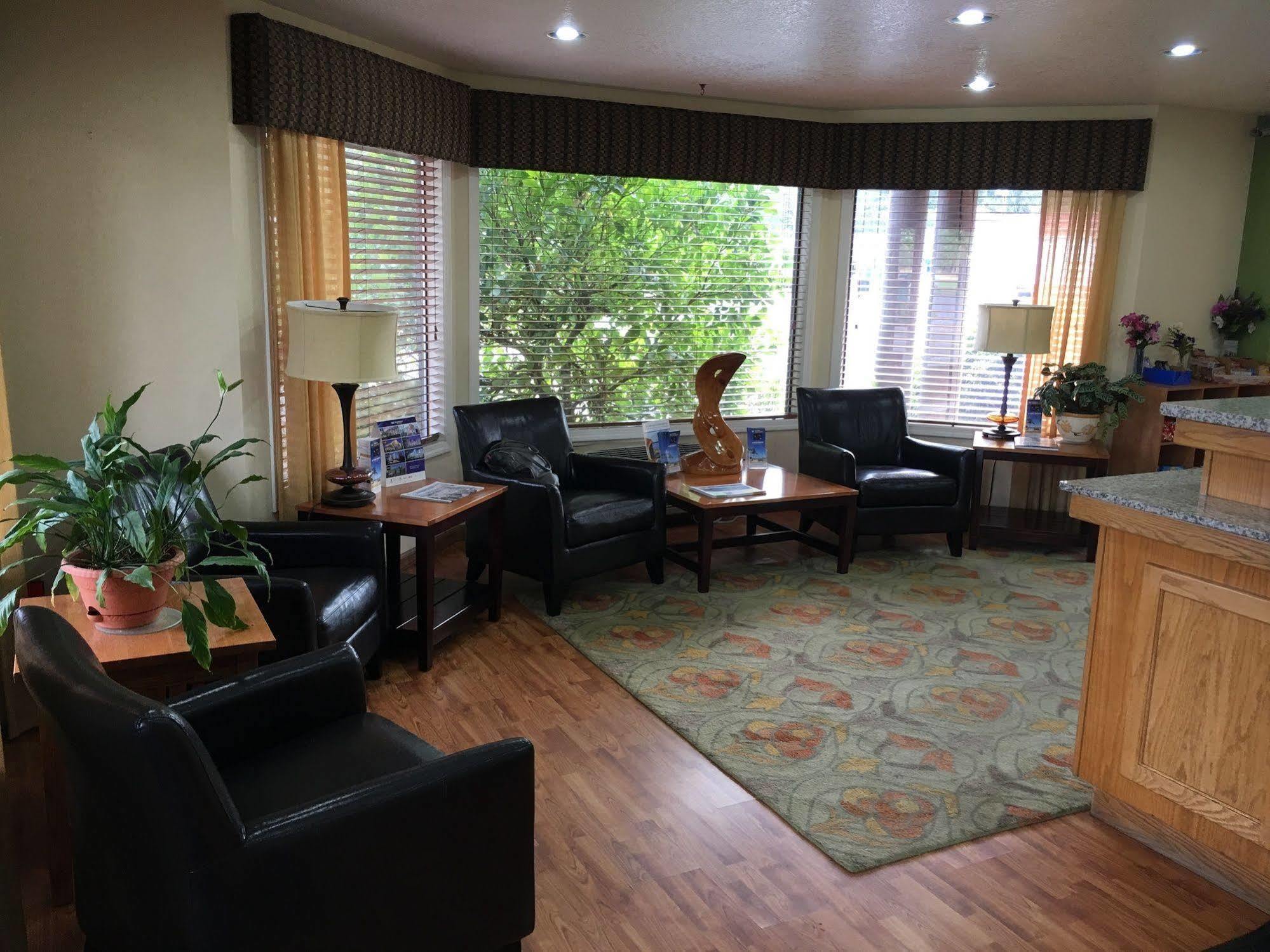 Oakridge Inn & Suites Εξωτερικό φωτογραφία