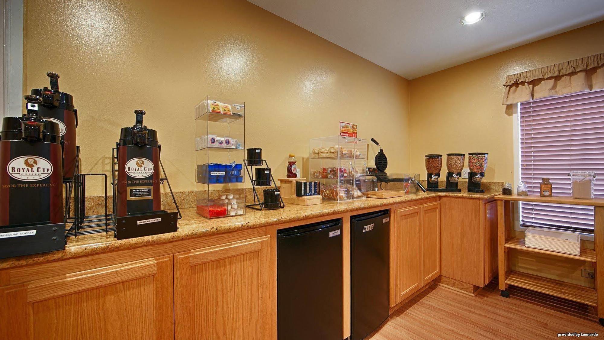 Oakridge Inn & Suites Εξωτερικό φωτογραφία