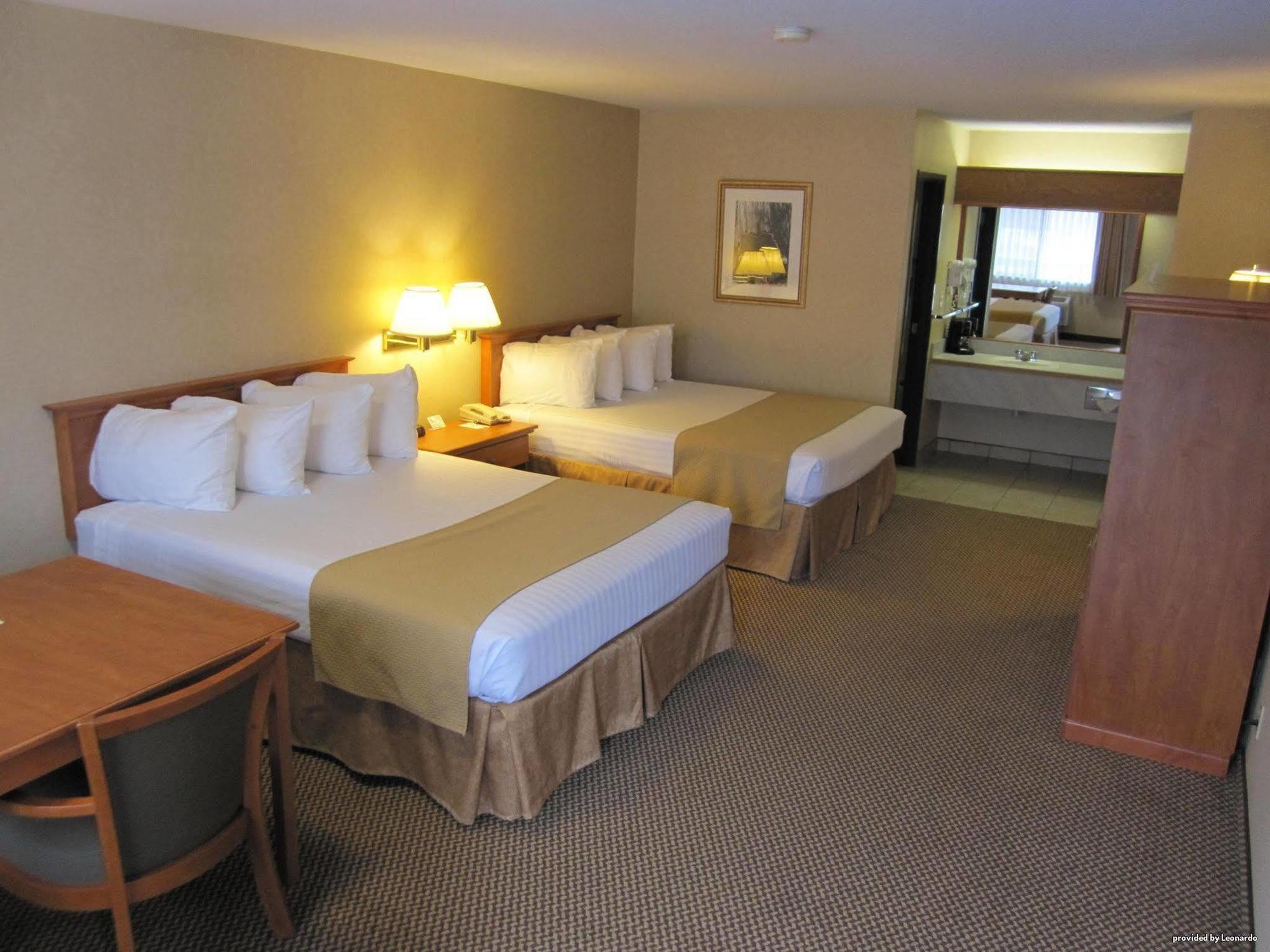 Oakridge Inn & Suites Εξωτερικό φωτογραφία