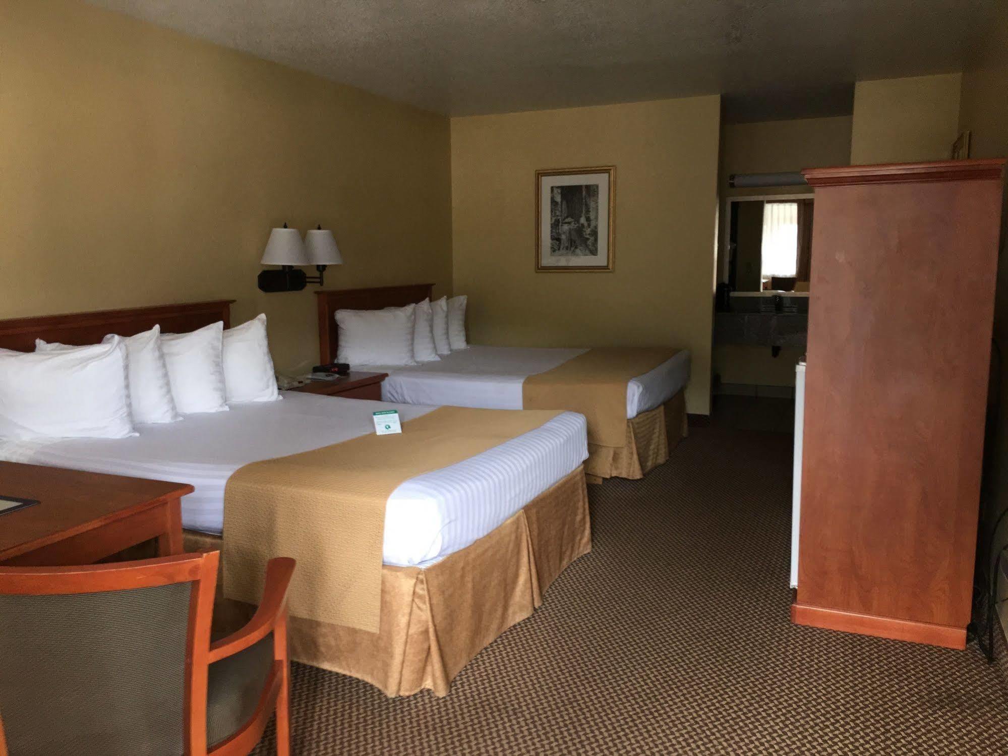 Oakridge Inn & Suites Εξωτερικό φωτογραφία