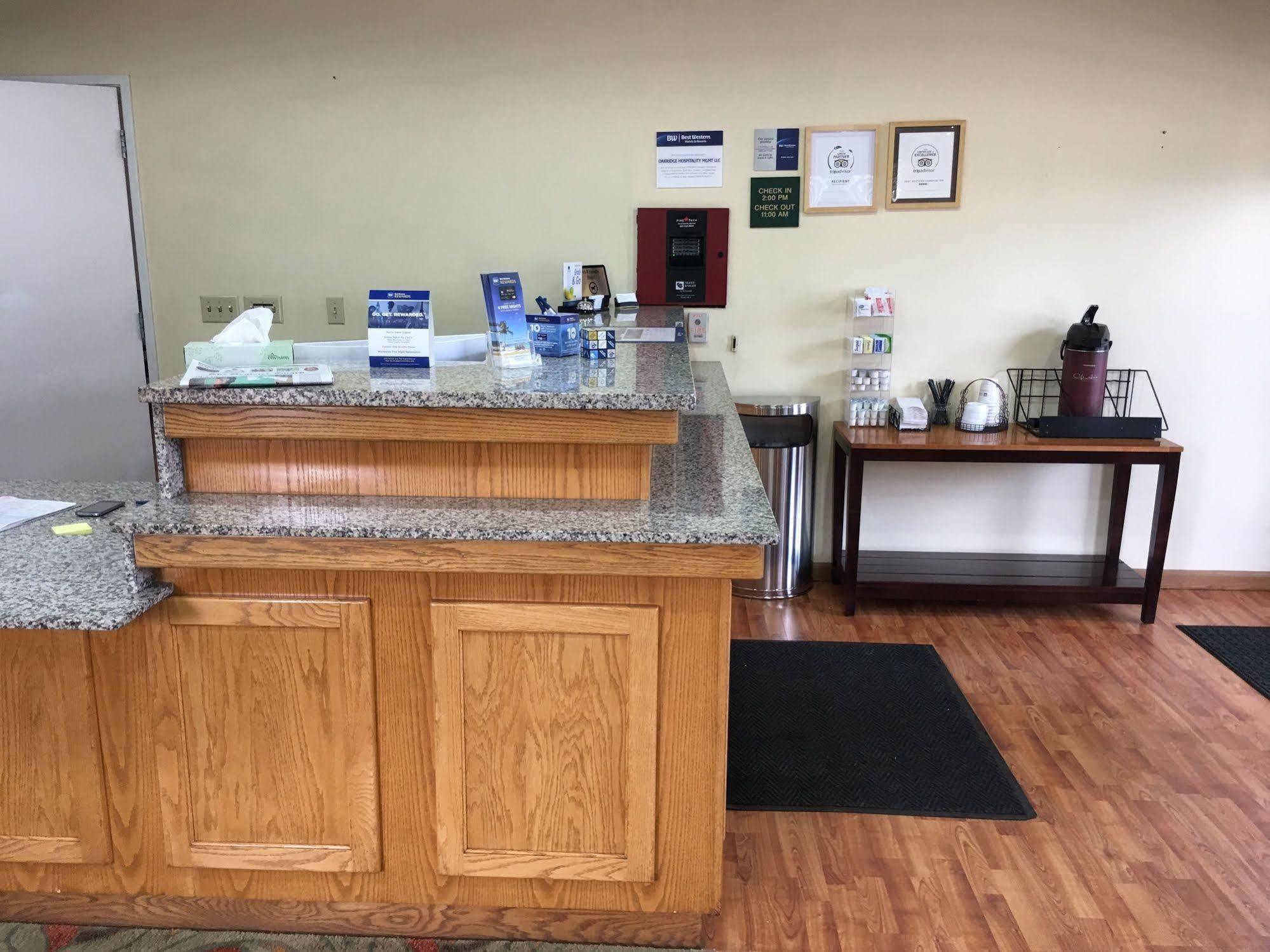 Oakridge Inn & Suites Εξωτερικό φωτογραφία