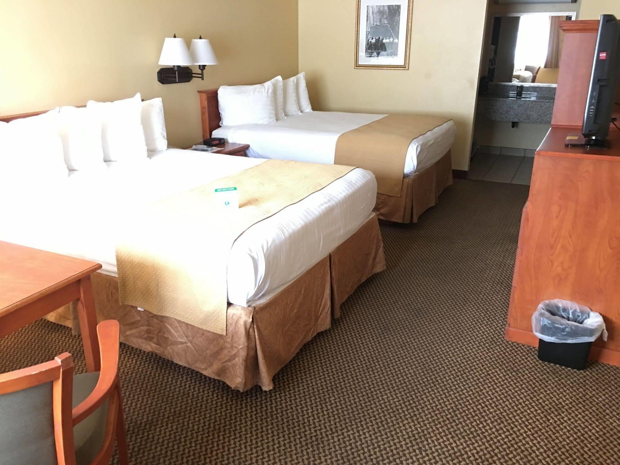Oakridge Inn & Suites Εξωτερικό φωτογραφία