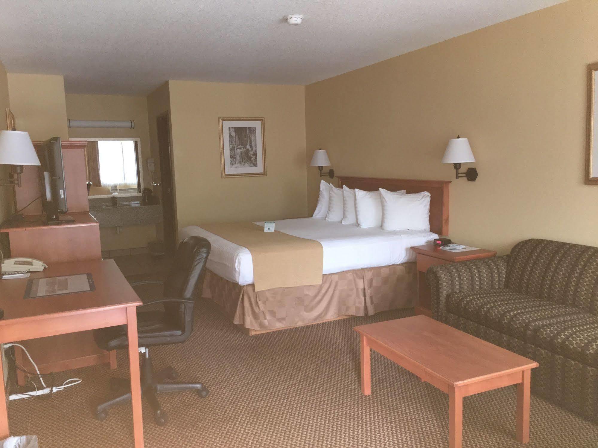 Oakridge Inn & Suites Εξωτερικό φωτογραφία