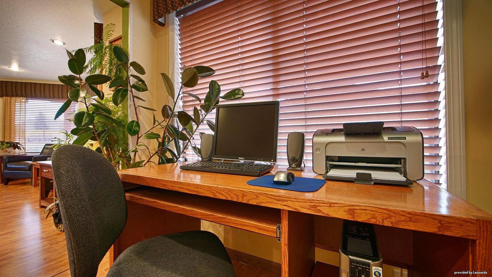 Oakridge Inn & Suites Εξωτερικό φωτογραφία